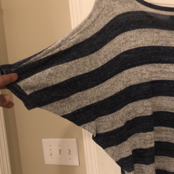 💗 Super cute wing sleeve women’s sweater💗Size L. 55%, cotton, 23% rayon 22%pol - Picture 4 of 4